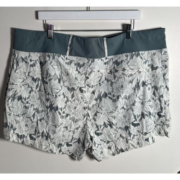 Athleta Trekkie North Short Green Ethereal Magnolia Bloom Plus Size 20 NEW - Picture 2 of 7